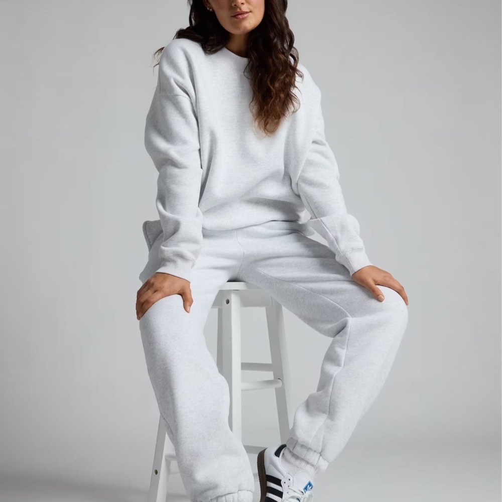 Comfrt Basic Crop Crew - Light Heather Grey NWT - image 3